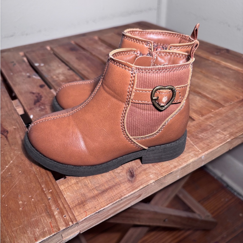 Carters children’s Chelsea Boots SZ 7